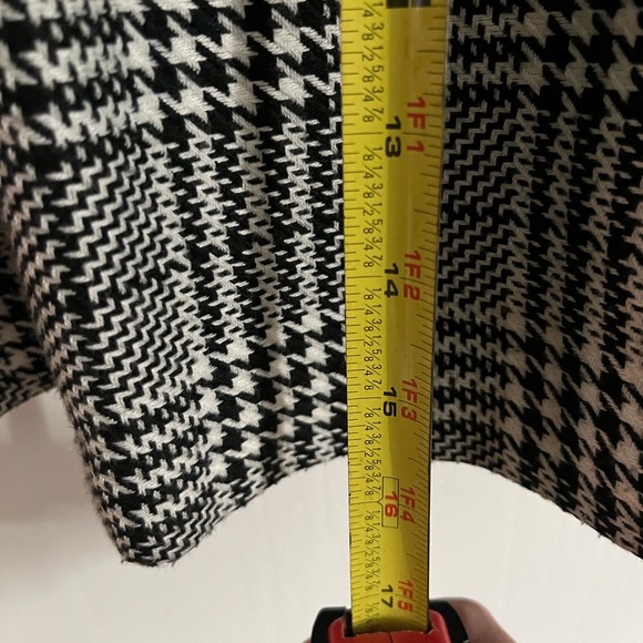 Cute Plaid Skirt with lining 🖤 Juniors size 3 - Picture 3 of 7